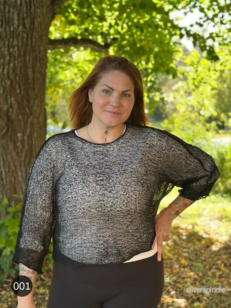 Lebar Poncho – Finstickad poncho med ärmar i 60+ färger - Bild 2