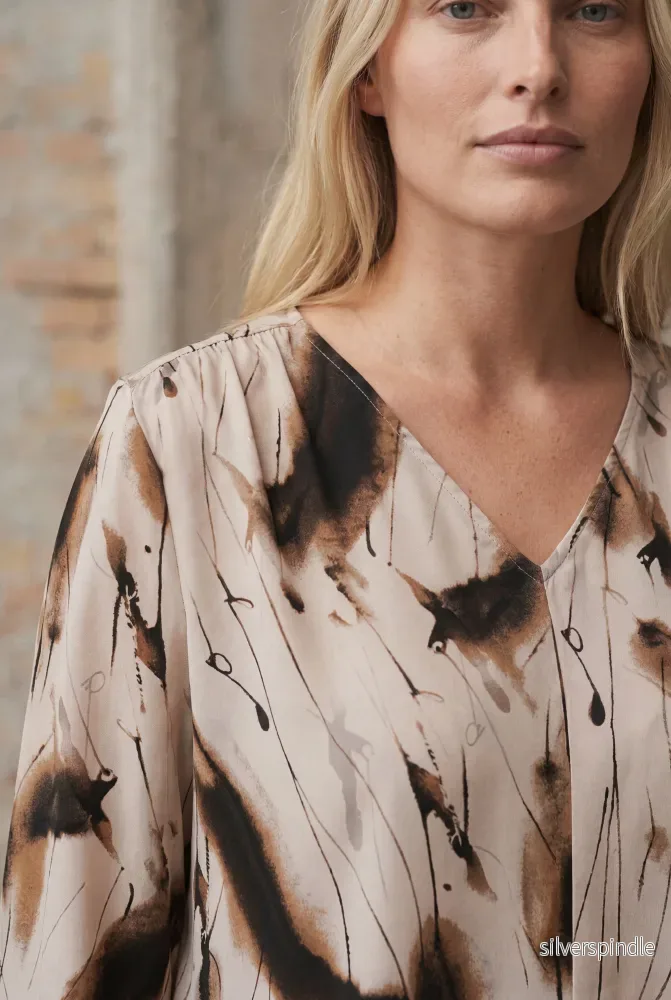 Venessa Blouse - Camel Drawing - Bild 2