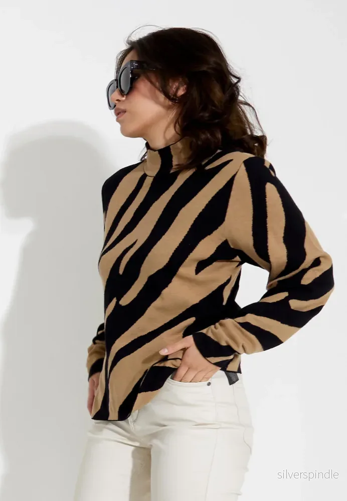 JACQUARD TURTLENECK TRÖJA - Zebra - Bild 2