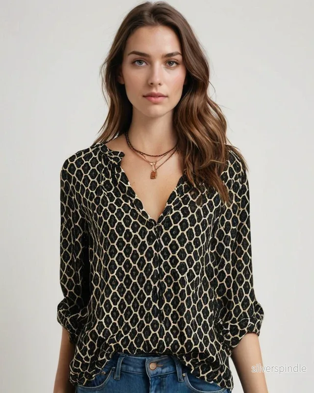 Emma | Elegant V-ringad Blus med Geometriskt Tryck Emma | Elegant V-ringad Blus med Geometriskt Tryck