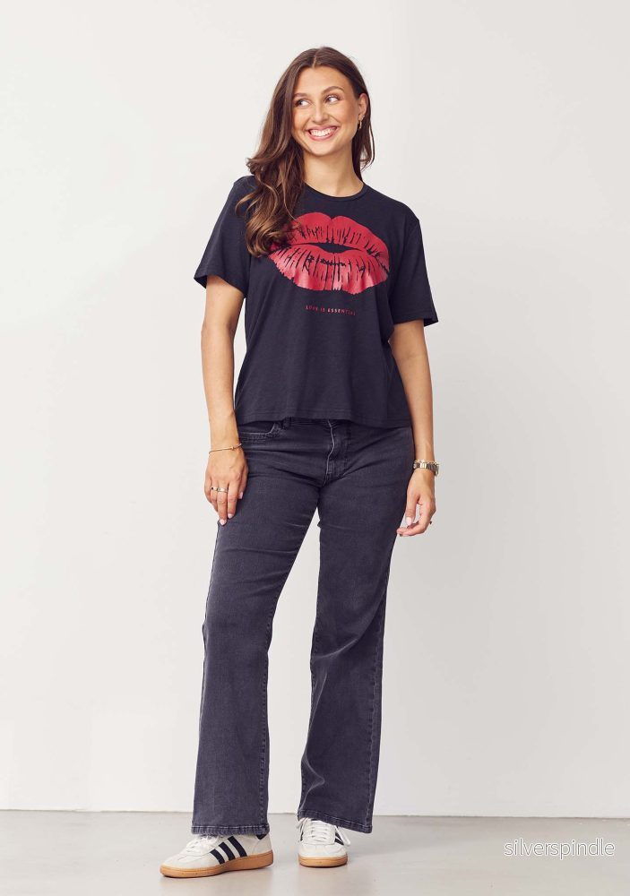 Kora Lip T-Shirt – Black Kora Lip T-Shirt – Black