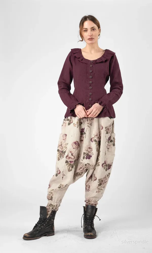 Linneblus med volangdetaljer och knäppning Linneblus med volangdetaljer och knäppning