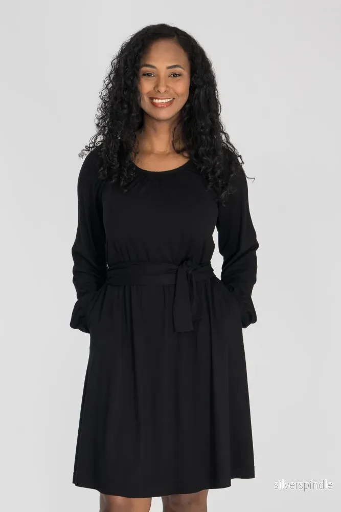 A-lined belted short jersey dress - Black - Bild 2