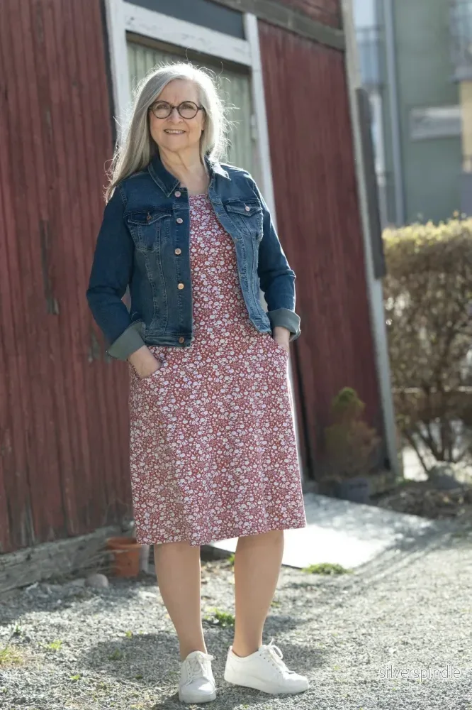 Bambutrikåklänning med avtag i midjan Bambutrikåklänning med avtag i midjan