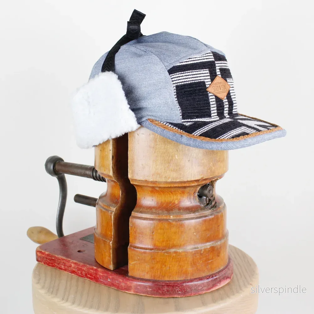 Vinterkeps 57-59cm – svartvit rutig & jeans Vinterkeps 57-59cm – svartvit rutig & jeans