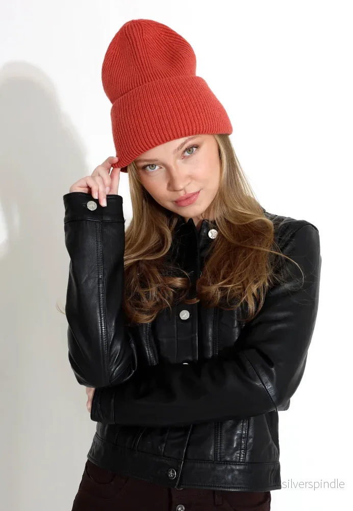 AGNES MÖSSA – Red mineral AGNES MÖSSA – Red mineral