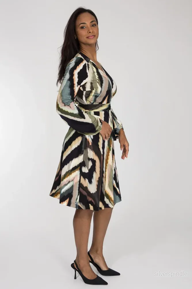 Puff sleeve short wrap jersey dress - Black - Bild 2