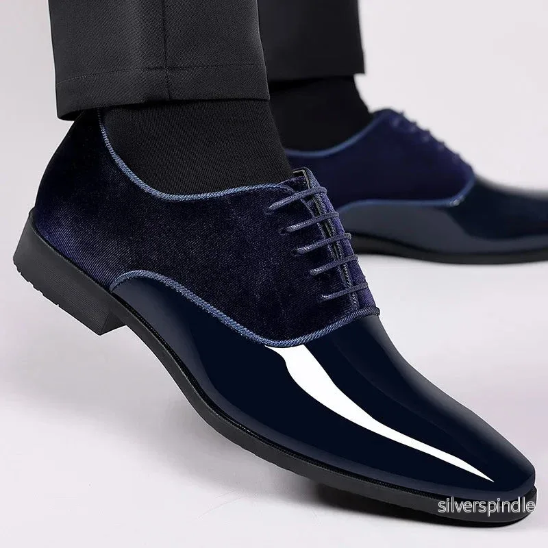 Elegant Oxfordskor för Män med Glänsande Patentfinish | Perfekta för Formella Tillfällen Elegant Oxfordskor för Män med Glänsande Patentfinish | Perfekta för Formella Tillfällen