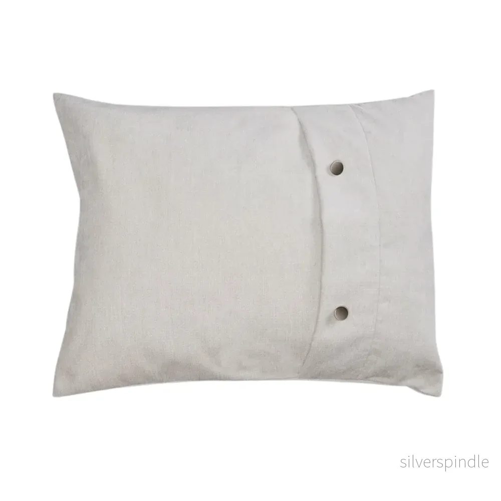 Carpe Diem Beds Dekorationskudde fodral med knappar Carpe Diem Beds Dekorationskudde fodral med knappar