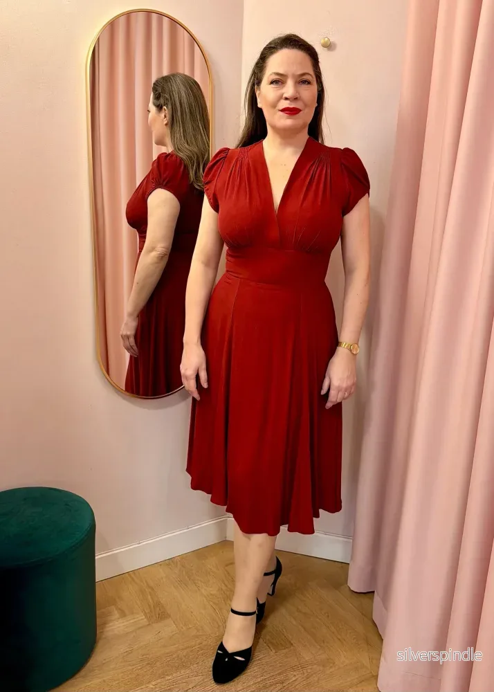 Ava - Klassisk klänning i A-form i rust - Bild 2