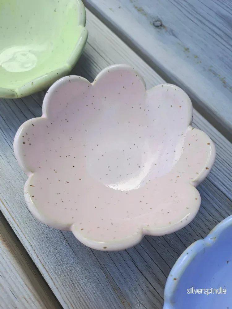 BLOMSKÅL STOR finns i flera färger