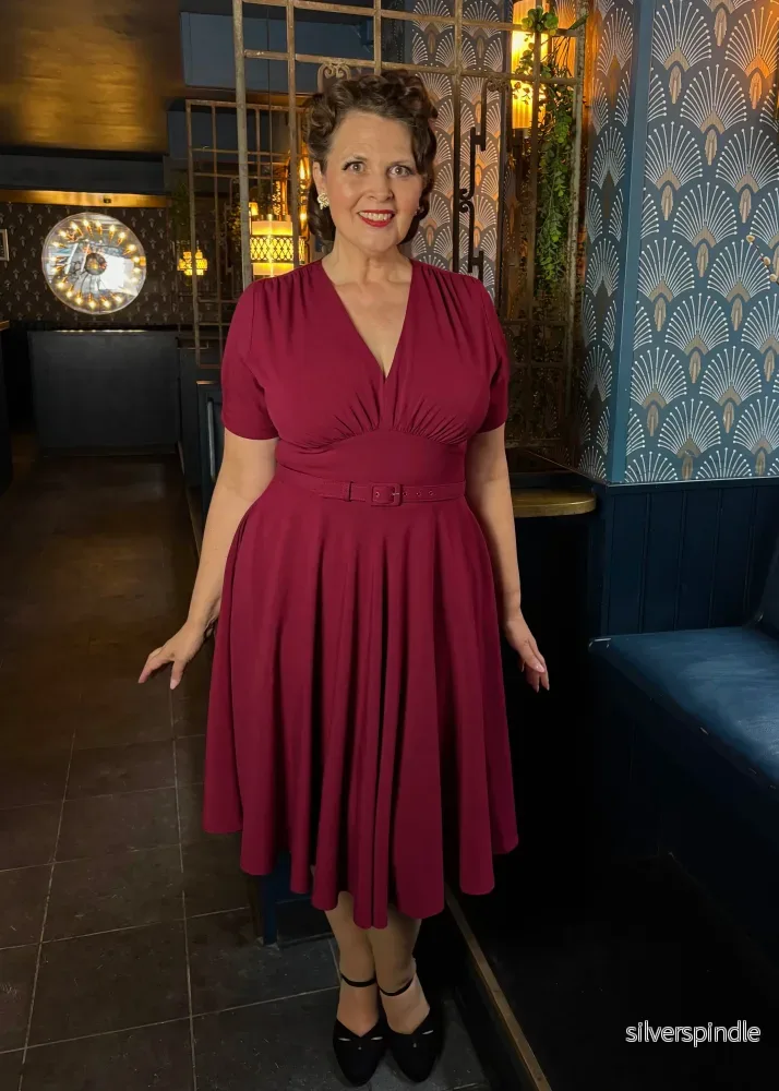 Marilyn kortärmad swingklänning - bärfärgad - Bild 3