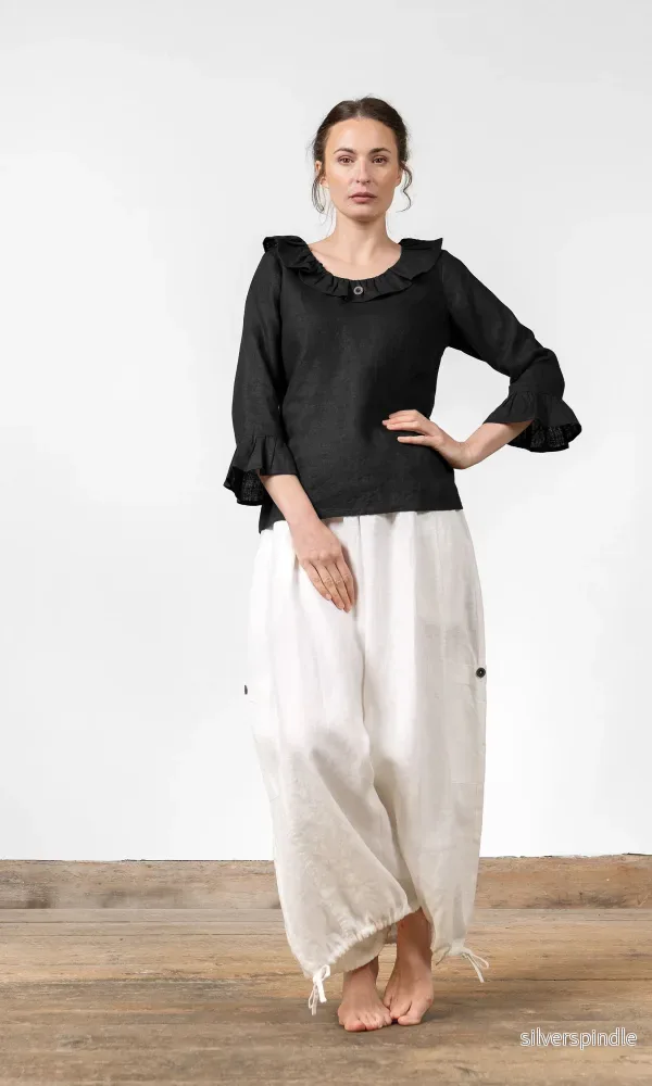 Linneblus med volanger, rak modell Linneblus med volanger, rak modell