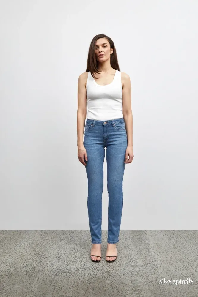 Jeans Emma medium blue 32″ långa Jeans Emma medium blue 32″ långa