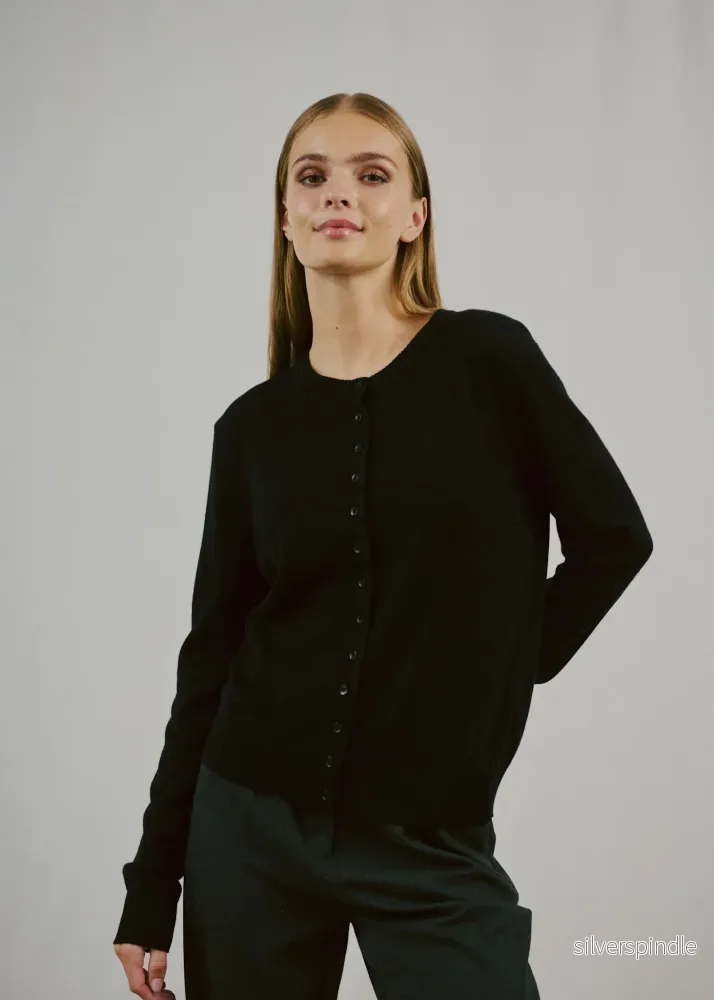 BS Edel Regular Fit Stickat – Black