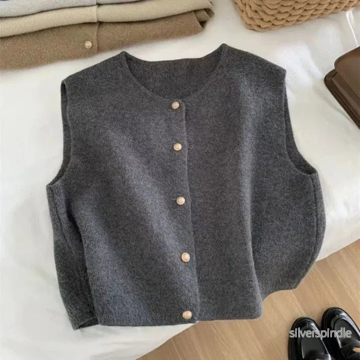 Cropped Stickad Väst för Kvinnor med Knappstängning | Mjukt Lager för Värme och Stil - Bild 2
