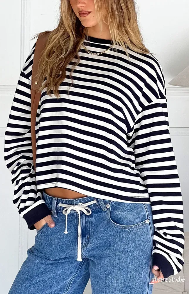 Sophie | Avslappnad Marinblå Långärmad Topp - Bild 2