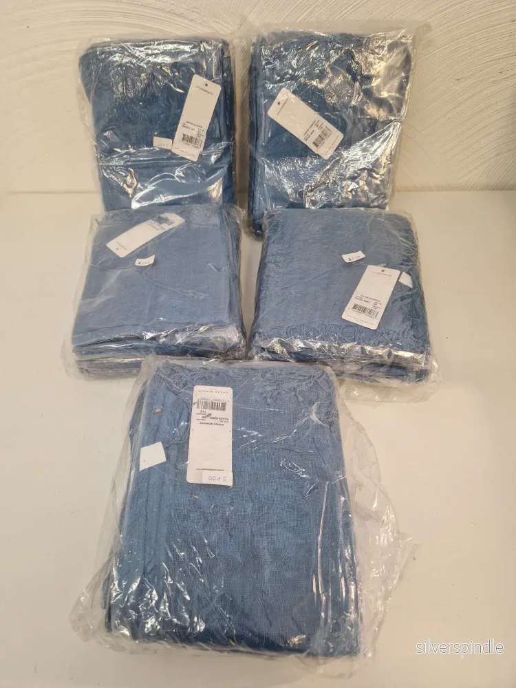 25st blå scarves. Nya i förpackning 25st blå scarves. Nya i förpackning