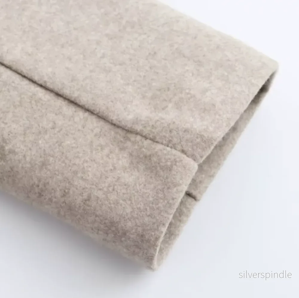 Elegant Trenchcoat för Kvinnor | Dubbelknäppt Design med Fuskpälskrage | Stilren Långlinjekappa för Mångsidig Användning - Bild 3
