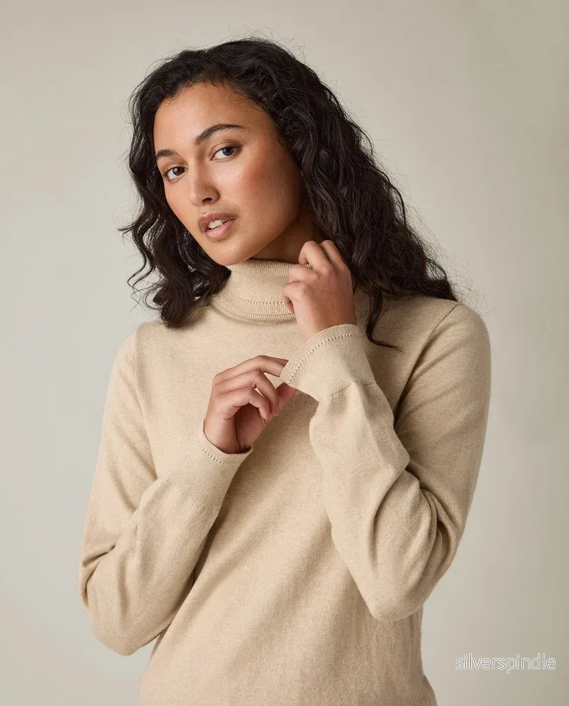 Lexington Knitted Turtleneck Beige
