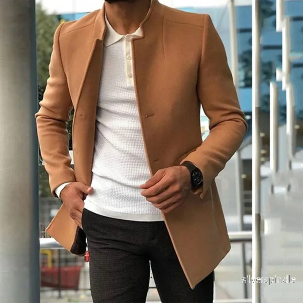 Klassisk Herrkappa med Hög Ståkrage och Knappstängning för Elegant Look Klassisk Herrkappa med Hög Ståkrage och Knappstängning för Elegant Look