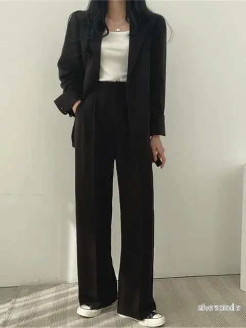 Sophie | Elegant Tvådelad Kostym För Kvinnor Med Stretch och Skrynkelresistent Tyg Sophie | Elegant Tvådelad Kostym För Kvinnor Med Stretch och Skrynkelresistent Tyg