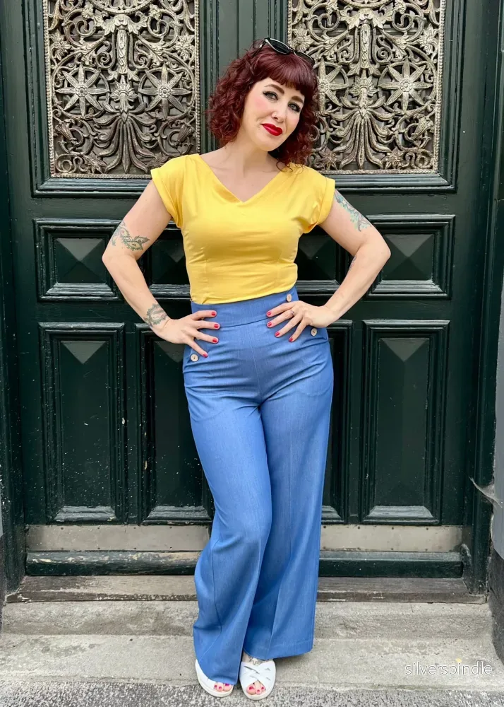Sally högmidjade byxor med knappar - denimblå - Bild 3