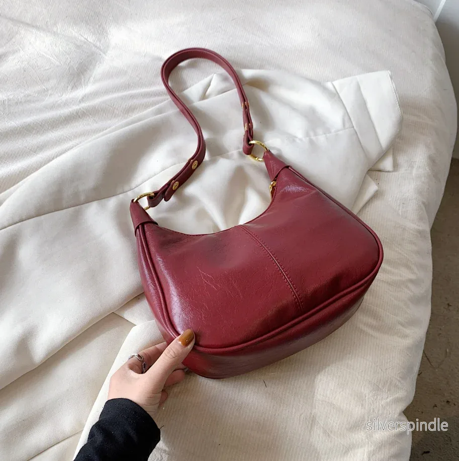 Elegant Hobo-väska för Kvinnor med Justerbar Axelrem & Dragkedja | Perfekt för Vardag och Utekvällar - Bild 2