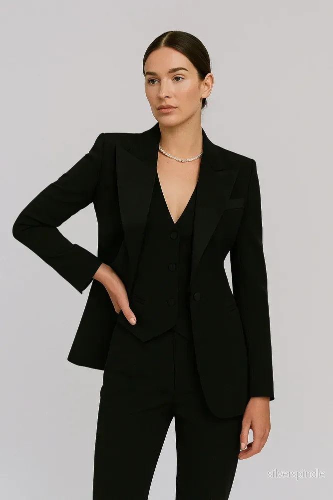 Elegant Kostymset för Kvinnor | Skräddarsydd Kavaj, Väst och Slim Fit-byxor | Tidlös Design för Professionell Stil Elegant Kostymset för Kvinnor | Skräddarsydd Kavaj, Väst och Slim Fit-byxor | Tidlös Design för Professionell Stil