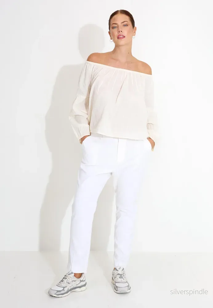 BLOUSE SLEEVELESS 09109 – Vit BLOUSE SLEEVELESS 09109 – Vit