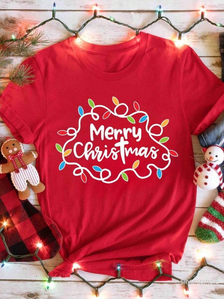 Festlig Jultröja | Röd T-shirt med Julbelysningar för Glädje och Komfort