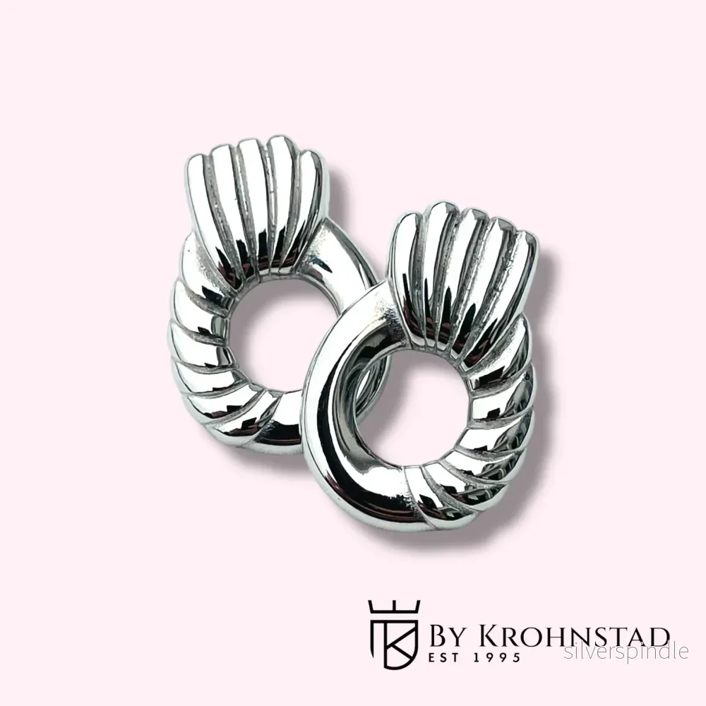 Silver pineapple stud