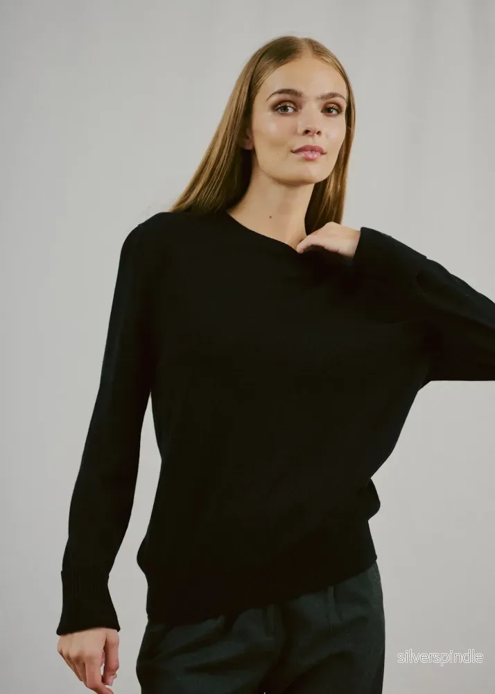 BS Brunhild Regular Fit Stickat – Black