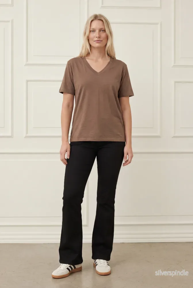 Nugga Basic V-Neck T-Shirt - Toffee - Bild 2