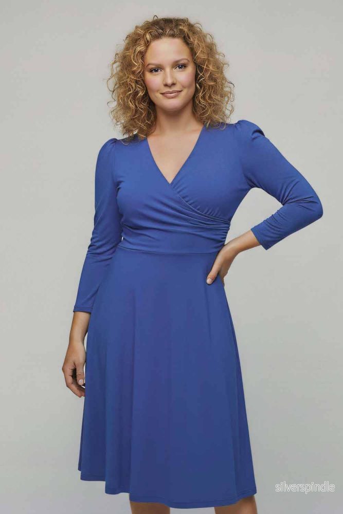 Closed wrap short jersey dress - Dazzling Blue - Bild 2