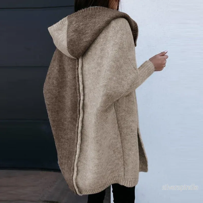 Elegant Lång Stickad Kofta med Huvud och Tvåfärgad Design för Värme och Stil - Bild 2