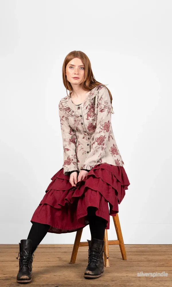 Blus med volanger och knäppning Blus med volanger och knäppning