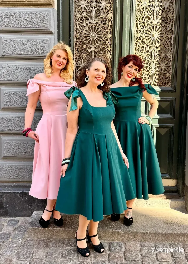 Tilly pennklänning med off shoulder - pink - Bild 3