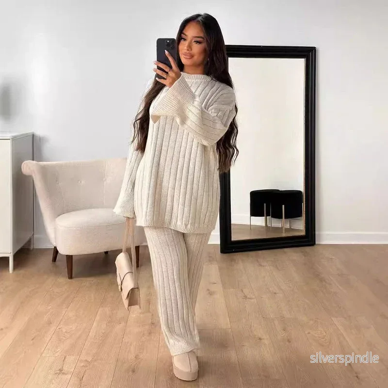 Mia | Avslappnad Tvådelat Set med Rundhalsad Tröja och Vida Byxor - Bild 3