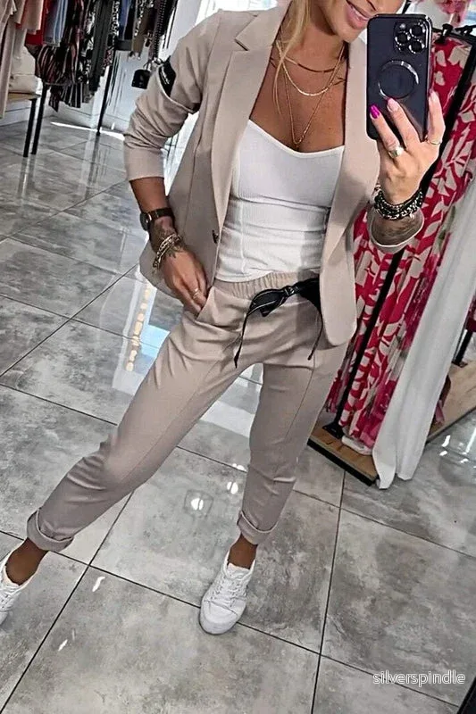 Sofia | Elegant Lätt Tvådelat Set med Kavaj och Stretchbyxor - Bild 2