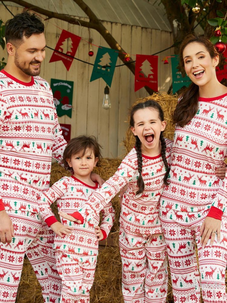 Familjejulpyjamas | Röd Ren-tema Set med Mjukt Material | Bekväm Design för Mysiga Stunder - Bild 2