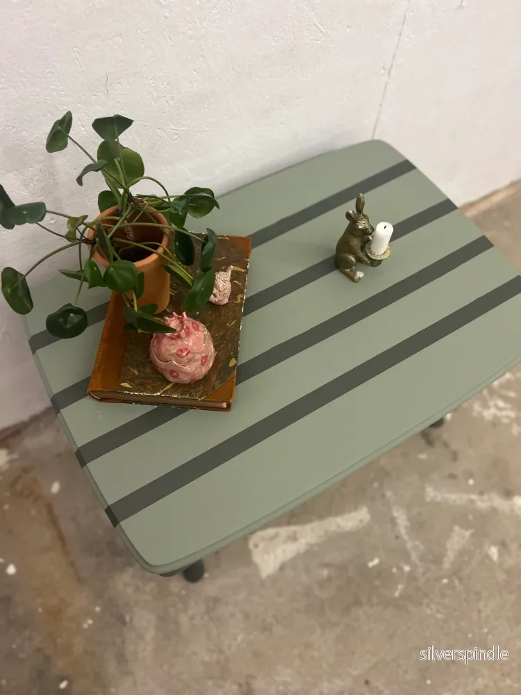 Grönrandigt soffbord