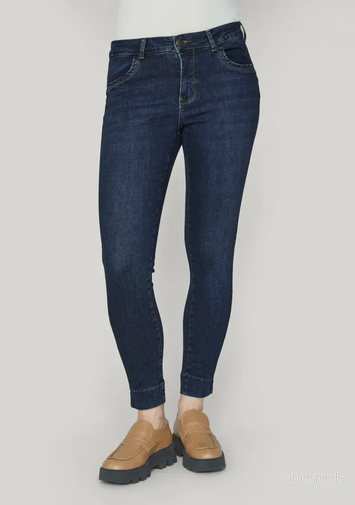 Verona Basic Jeans – Denim Blue Unwashed Verona Basic Jeans – Denim Blue Unwashed