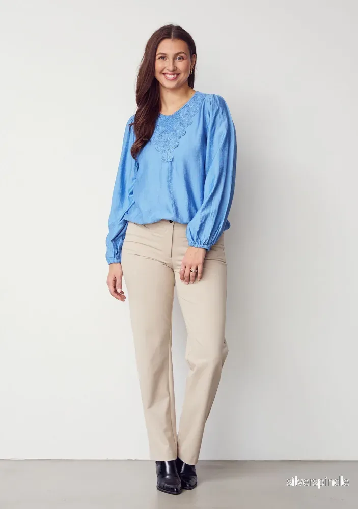 Lykke Lace Blouse - Blue - Bild 3