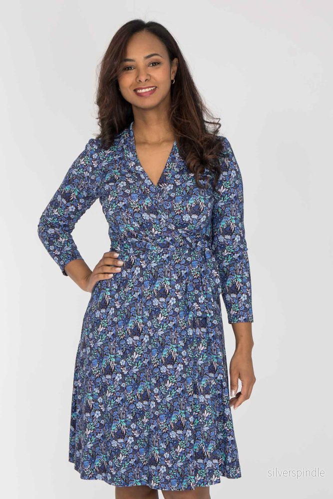 Bestie wrap short jersey dress – Blue flowers