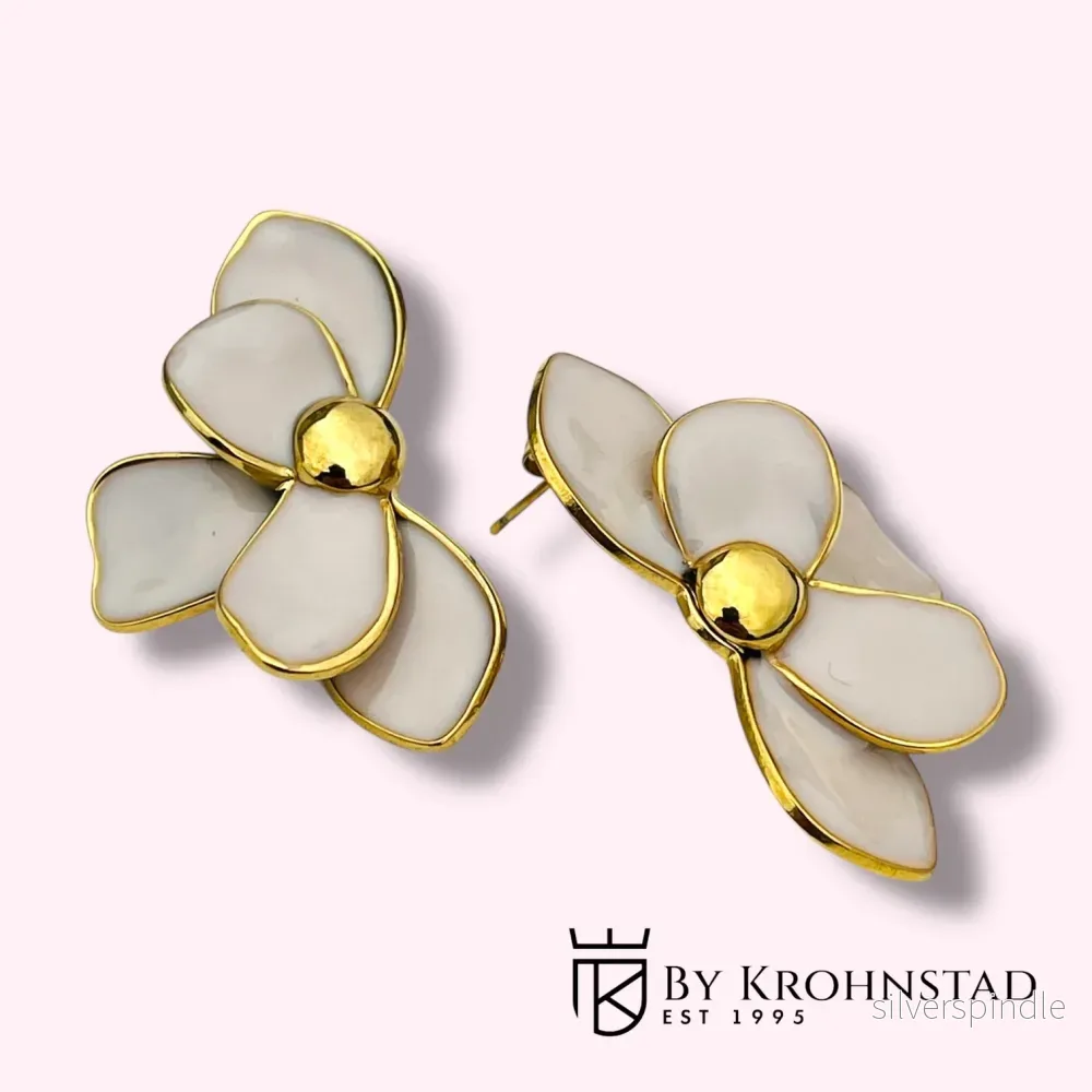 Soft bloom earring