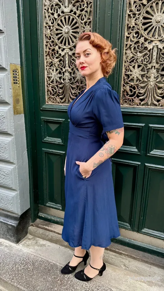 Dolores A-linjeformad klänning - marinblå - Bild 3