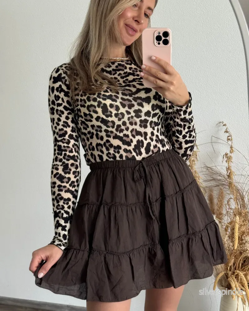 Sophie | Mjuk Brun Skort med Stretchig Midja Sophie | Mjuk Brun Skort med Stretchig Midja