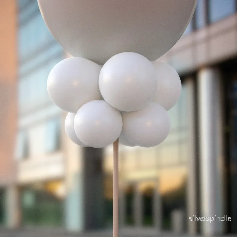 Vita ballongknippen 28 cm – 10-pack