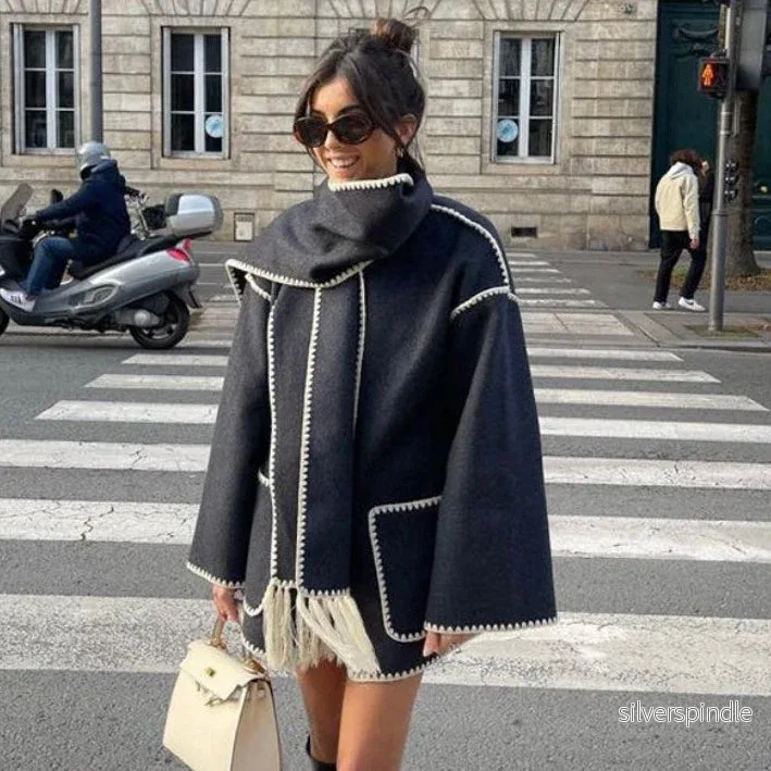 Sophie | Elegant Lång Vinterkappa Dam Med Integrerad Halsduk - Bild 2